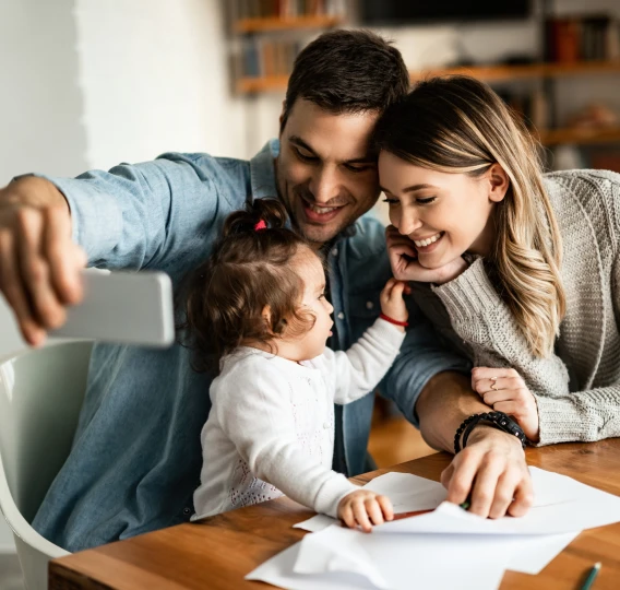 Família feliz e protegida - Zepx